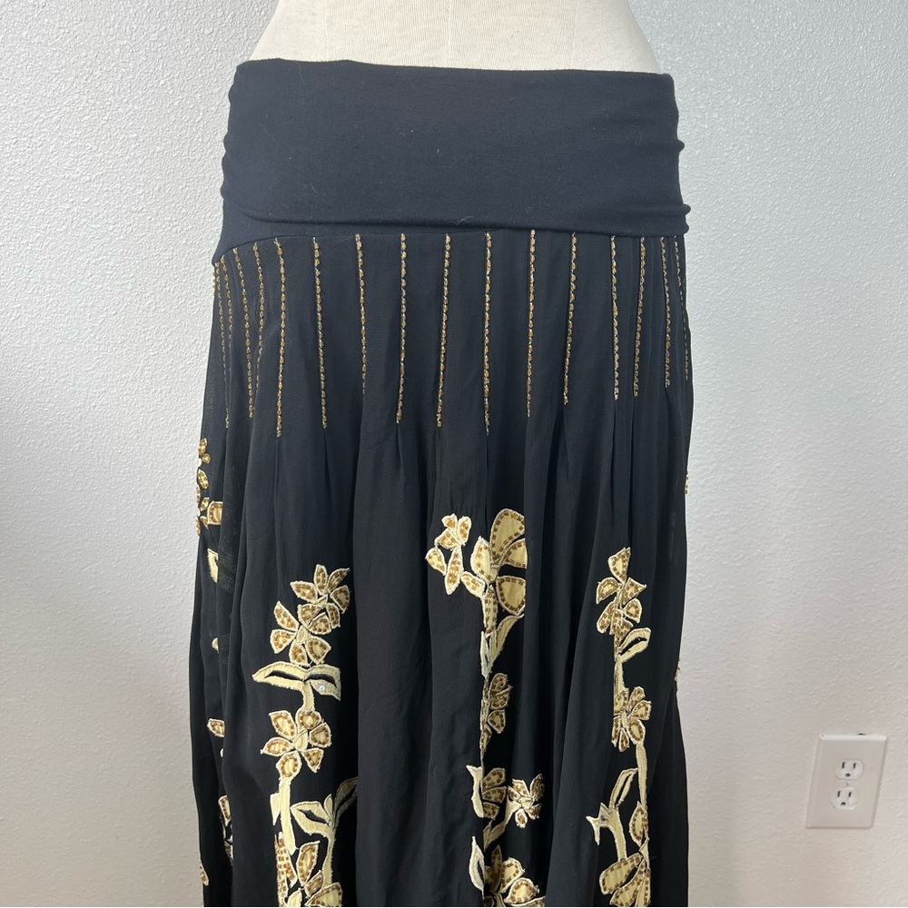 Elegant Black And Gold Floral Skirt View 6